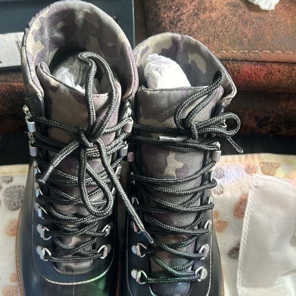 Bernardo men’s Winnie rain boot size 10 black/camo main image 5